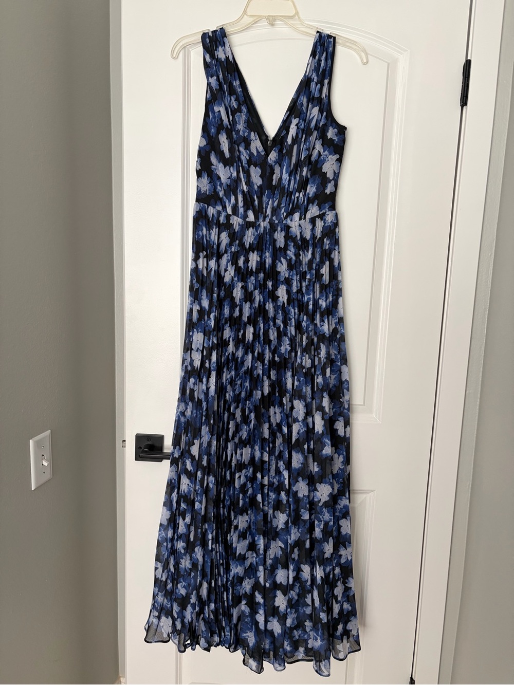 Monique Lhuillier Navy and Light Blue Floral V-Neck Pleated Maxi Dress